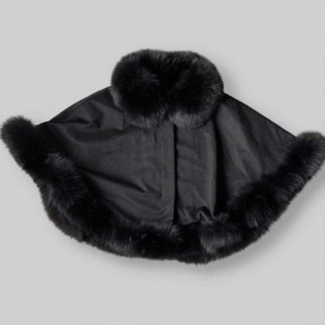 美品です。バルマンポンチョケープ　カシミヤ×フォックスファー　ブラック