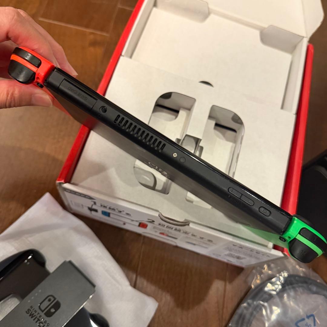 Nintendo Switch 本体 有機ELモデル ケース付き