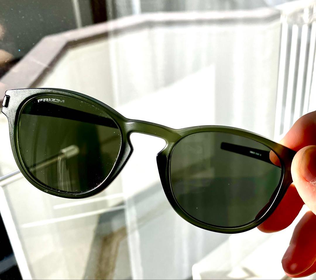 オークリー「ラッチ」プリズムレンズ&マイクロファイバーケースのおまけ付き