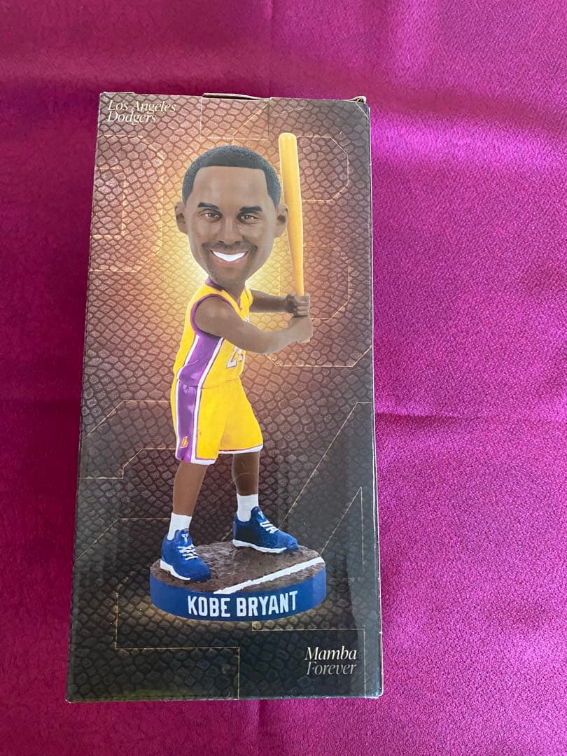 【非売品】8/8 球場配布品 コービー・ブライアント ドジャースボブルヘッド