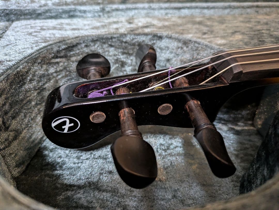 弦楽器 Fender FV-3