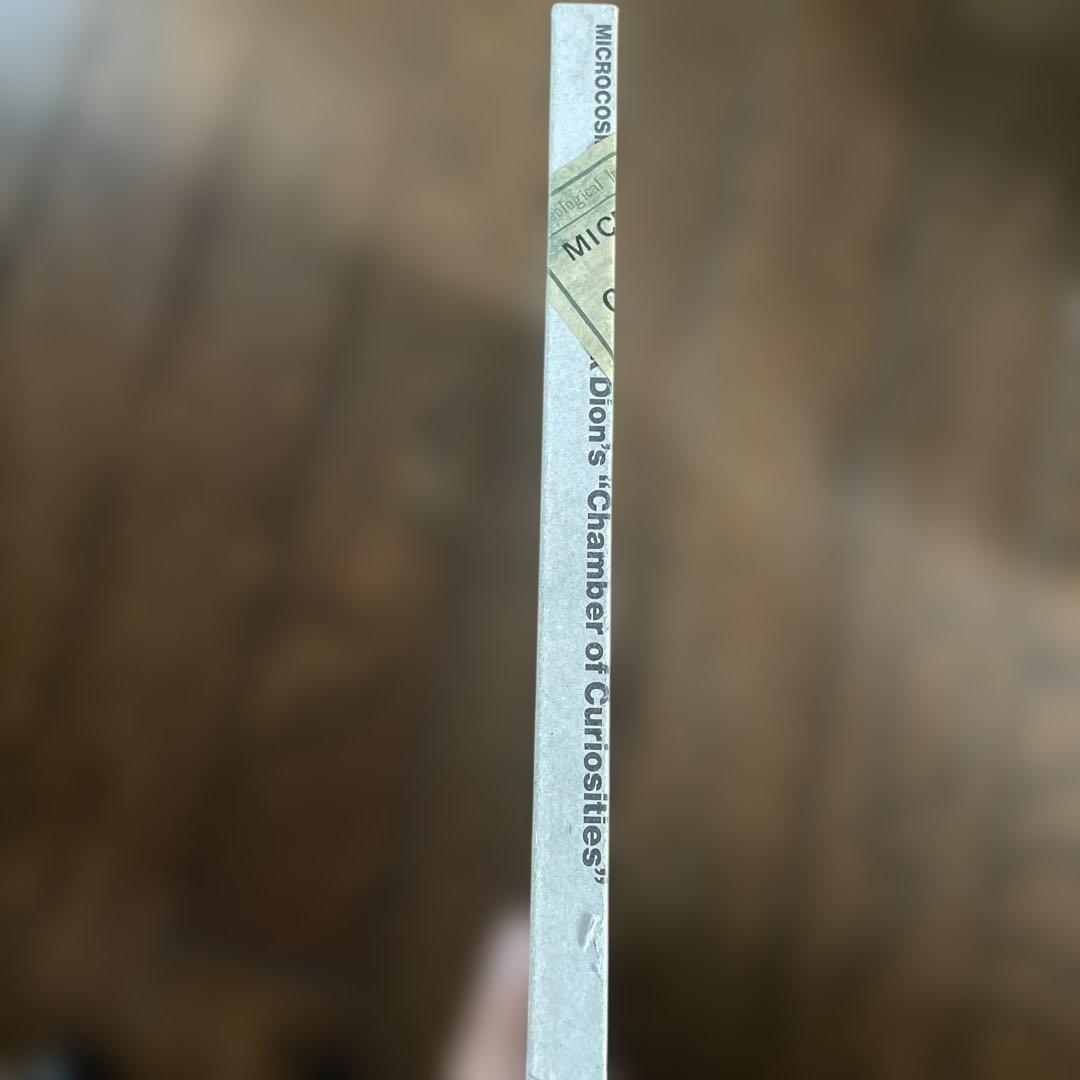 ミクロコスモグラフィア　マーク・ダイオンの「驚異の部屋」