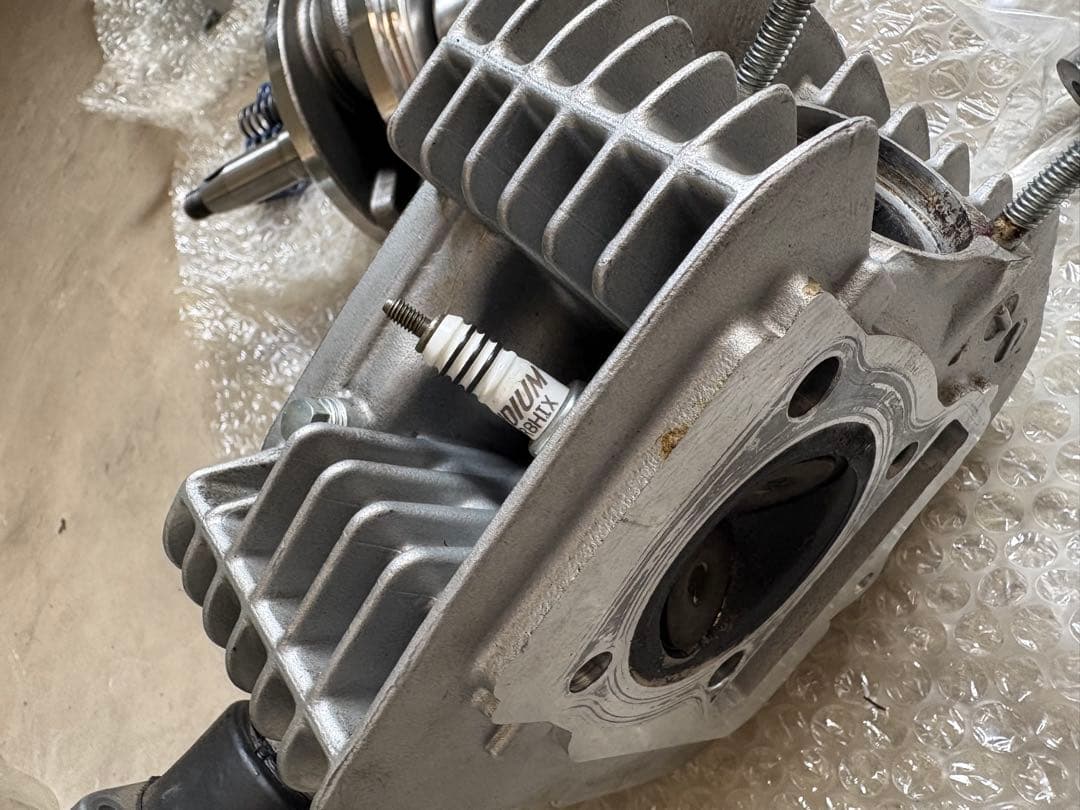 ド*ト様 XR100モタード　純正エンジン部品　シリンダーピストン、クランク、カ