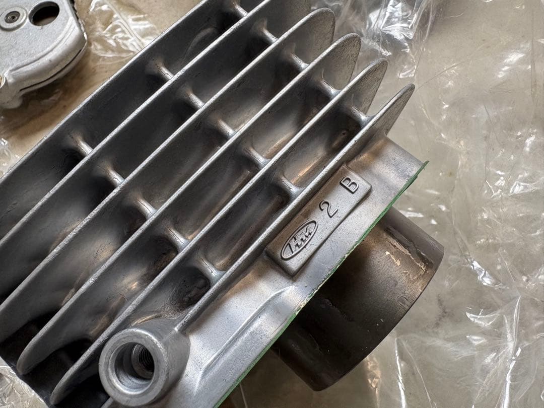 ド*ト様 XR100モタード　純正エンジン部品　シリンダーピストン、クランク、カ