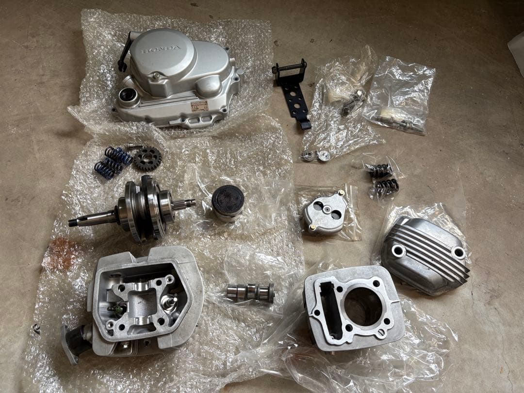 ド*ト様 XR100モタード　純正エンジン部品　シリンダーピストン、クランク、カ