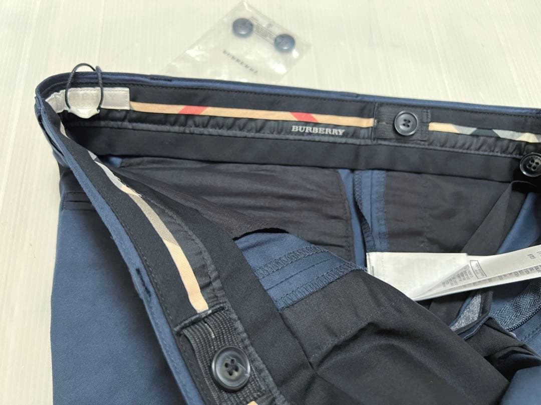 再値下げ❣️新品 バーバリーネイビー スーツ 130〜135cm