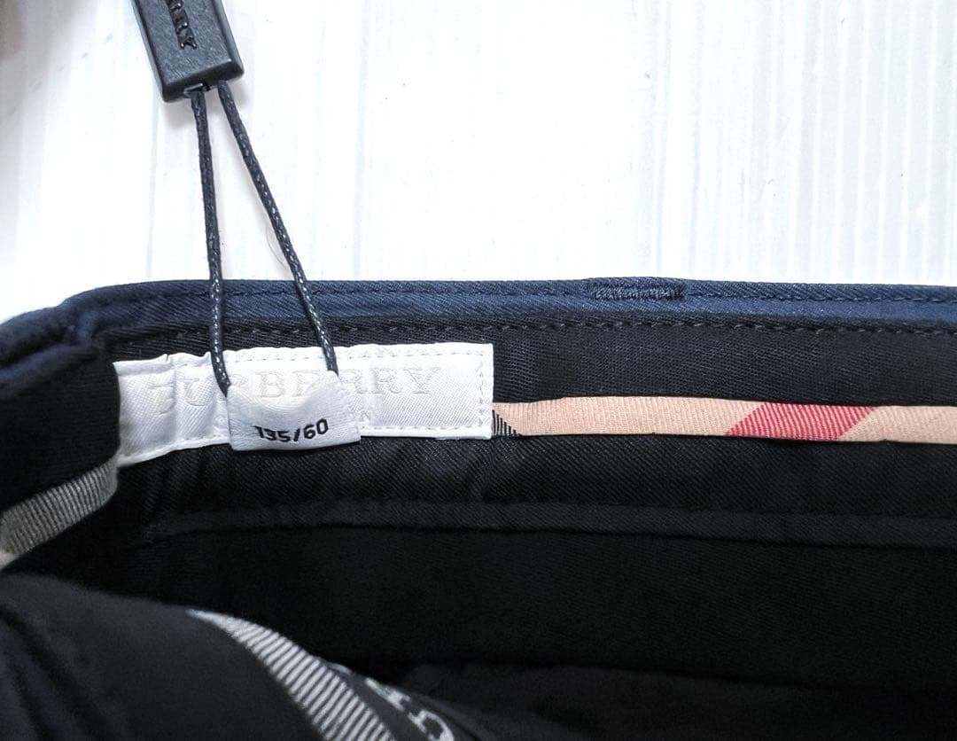 再値下げ❣️新品 バーバリーネイビー スーツ 130〜135cm