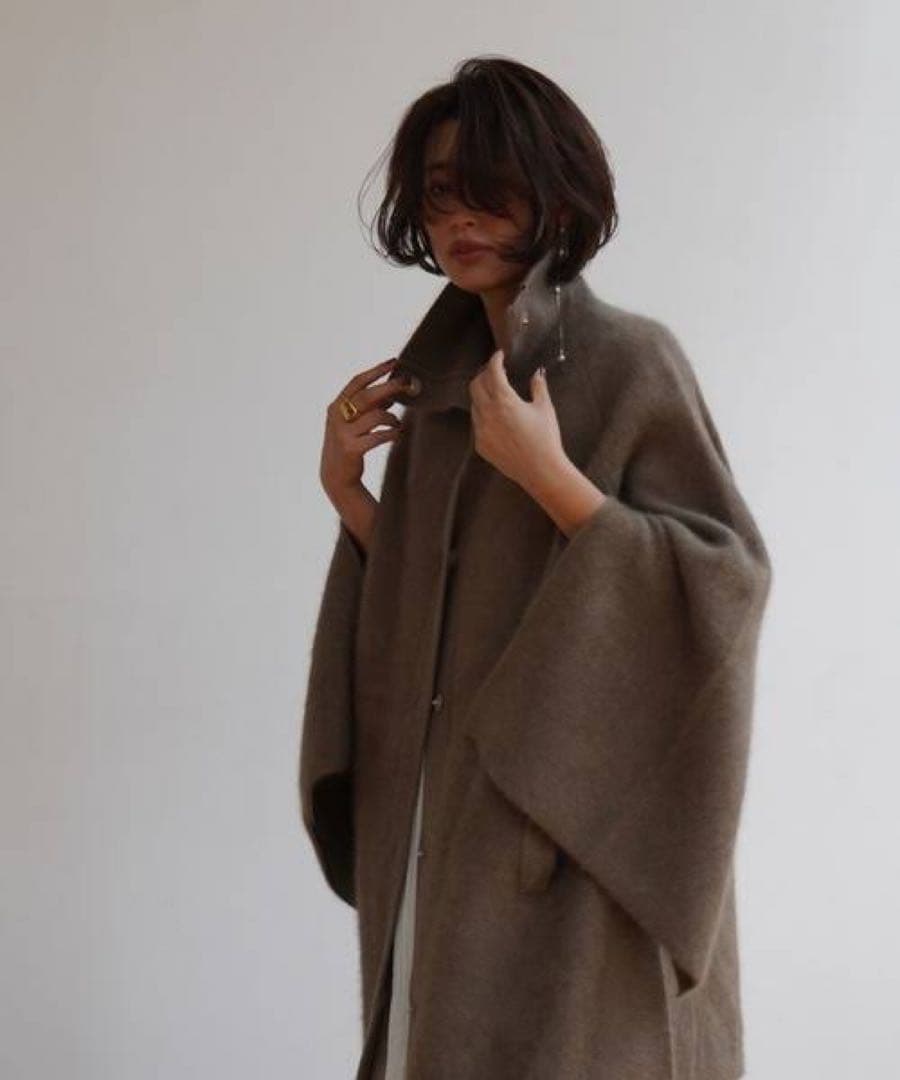 に*！様 ETRE TOKYO エトレトウキョウ　スリットスリーブニットポンチョ