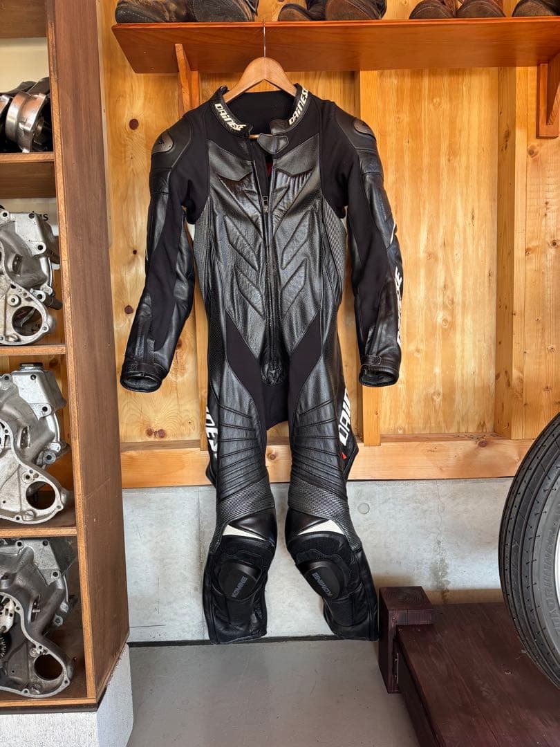 Dainese ブラック革ツナギ