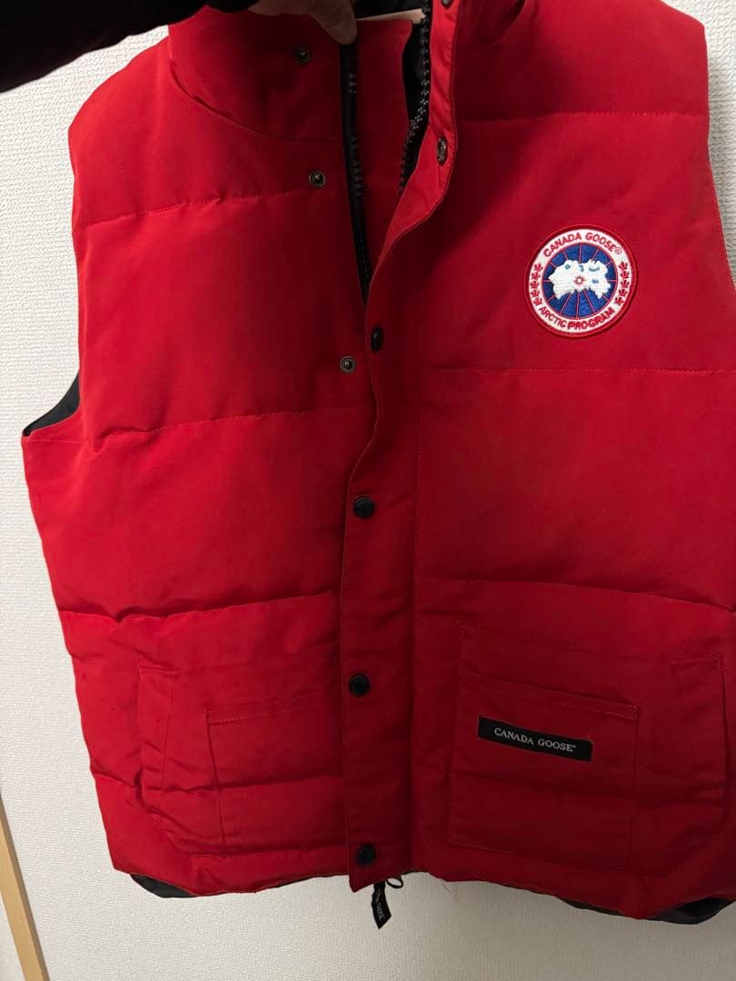   レッド ダウンベスト