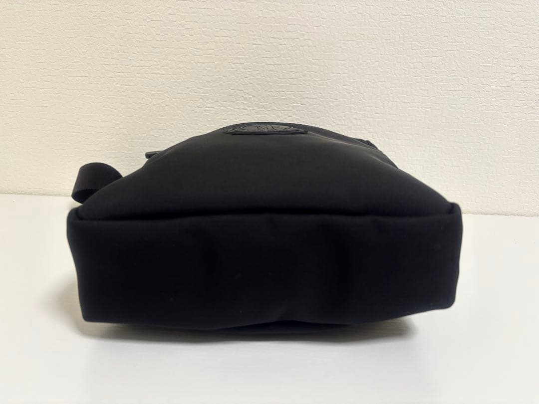 美品 MONCLER モンクレール ナイロン ショルダーバッグ 黒 赤