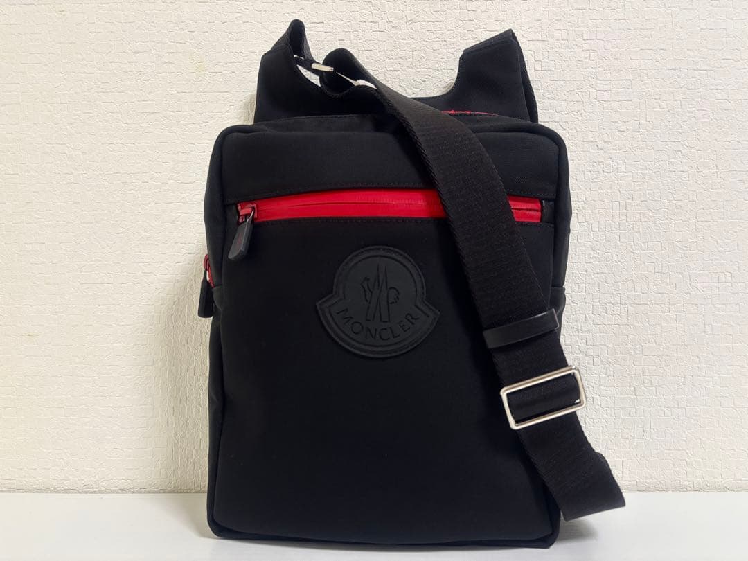 美品 MONCLER モンクレール ナイロン ショルダーバッグ 黒 赤