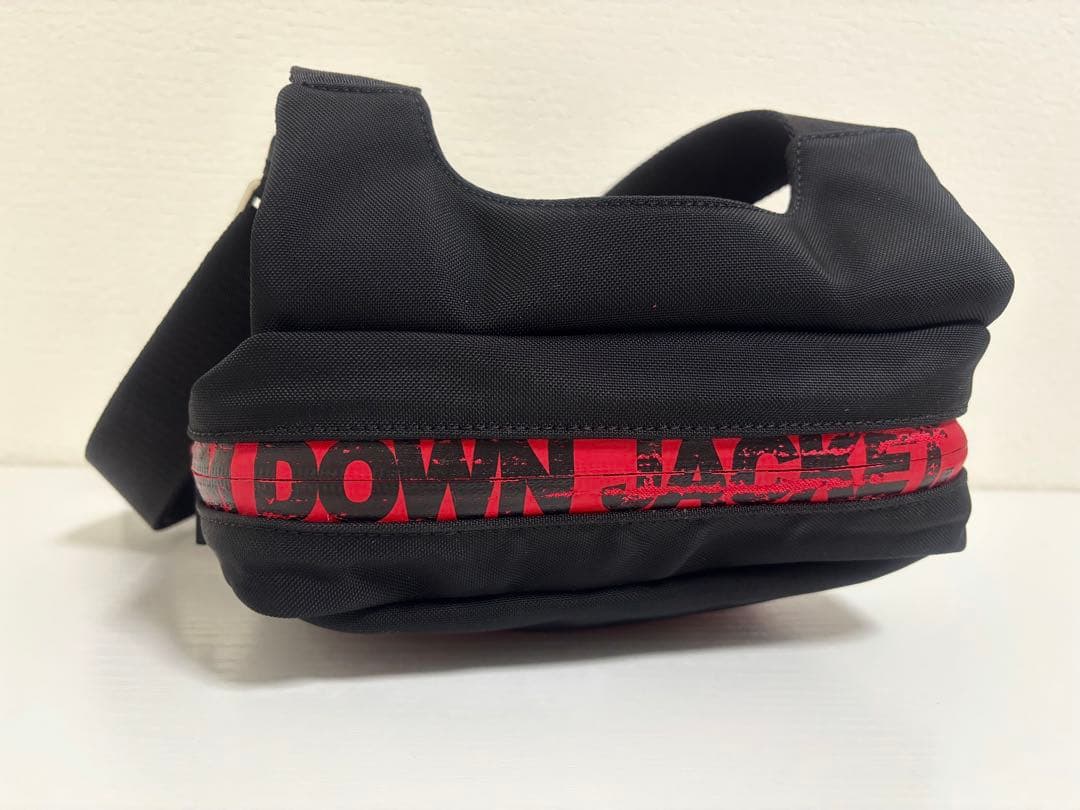 美品 MONCLER モンクレール ナイロン ショルダーバッグ 黒 赤