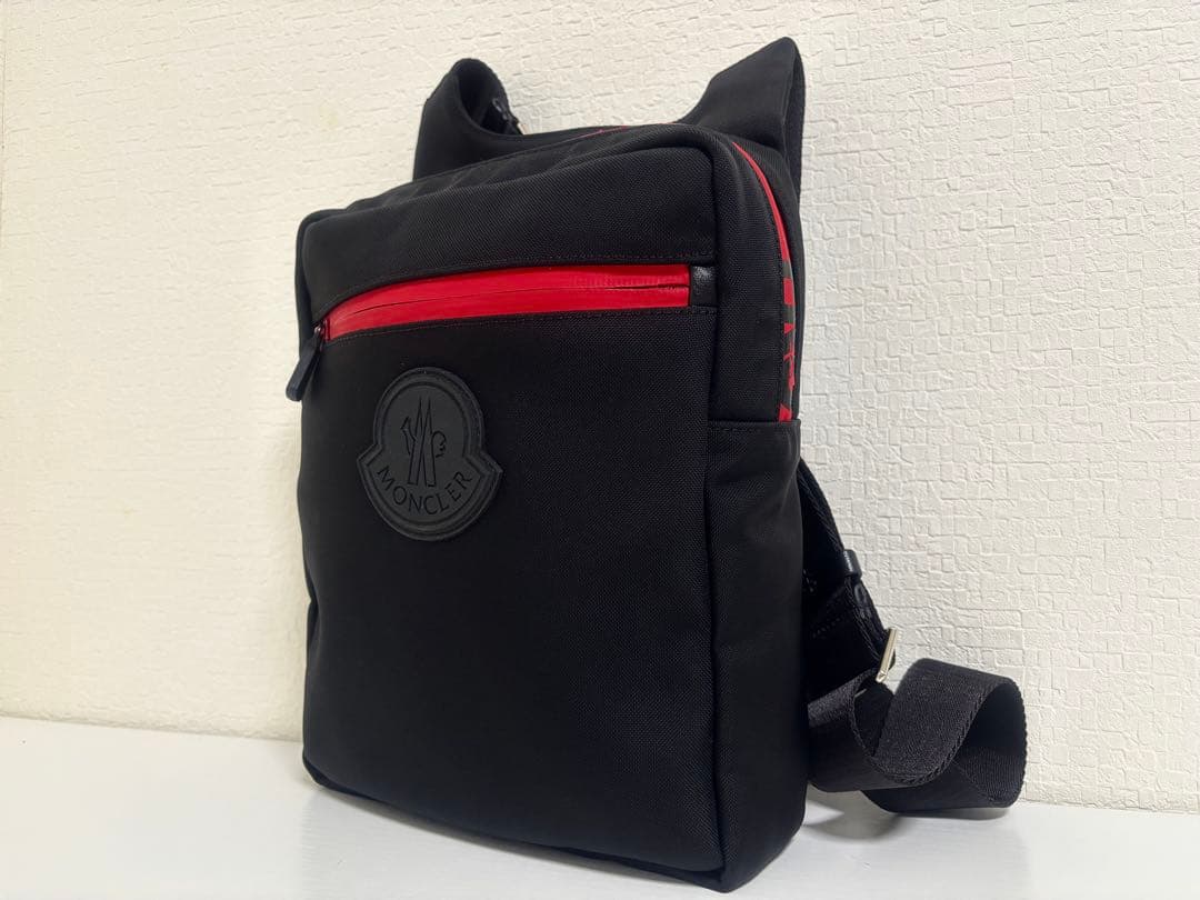 美品 MONCLER モンクレール ナイロン ショルダーバッグ 黒 赤