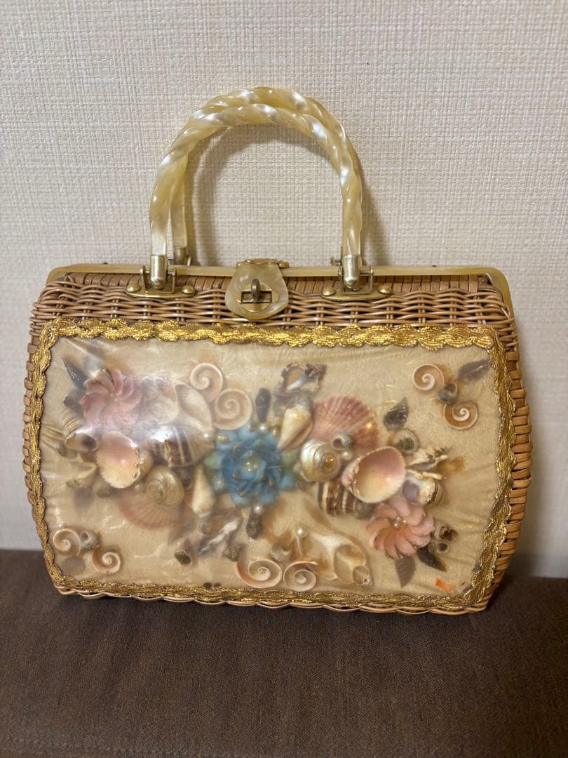 アンティーク　シェル装飾付きかごバッグ