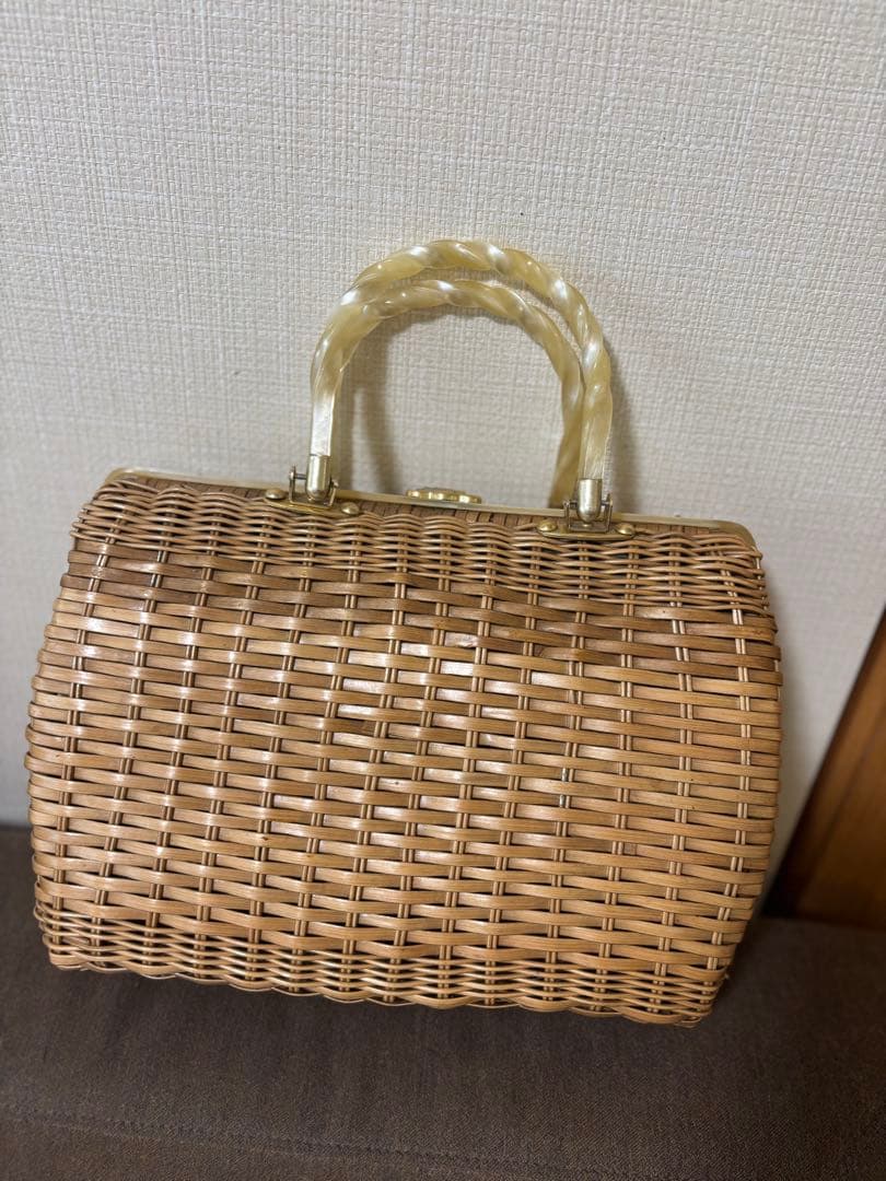 アンティーク　シェル装飾付きかごバッグ