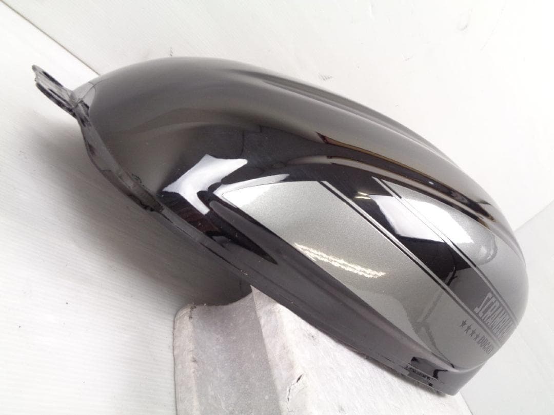 スクランブラー SIXTY2 純正 タンク ブラック 美品