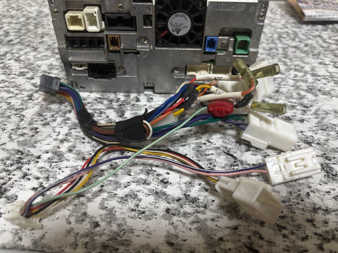 カーナビ AVN-Z04iw