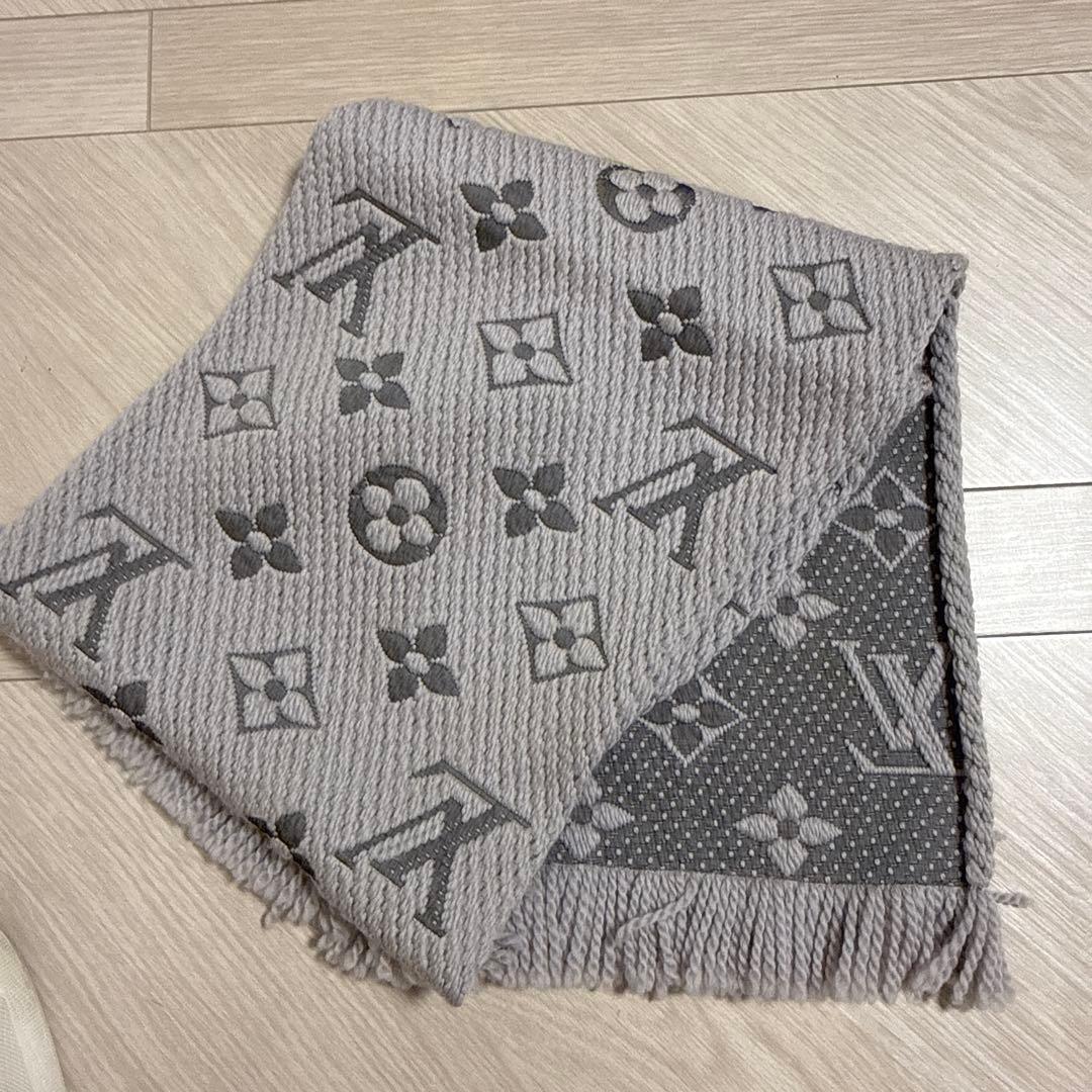 LOUIS VUITTON マフラー　ライトグレー