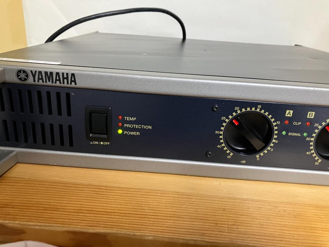 YAMAHA P1000S プロ用パワーアンプ