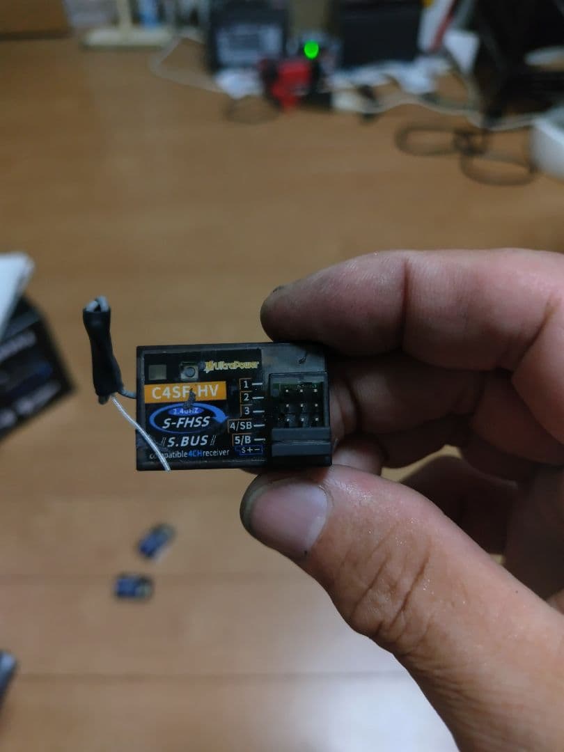 Futaba 4PM ラジコン送信機 受信機3台 (リフェ付き)