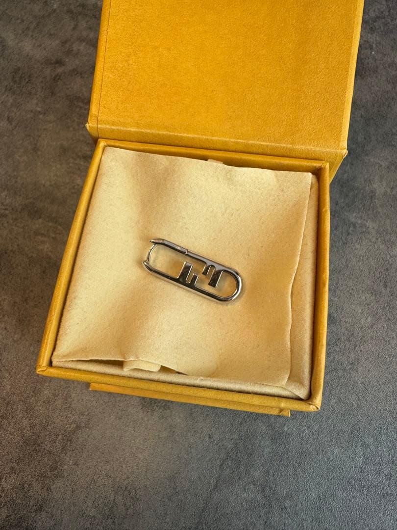 FENDI オーロックピアス　片耳