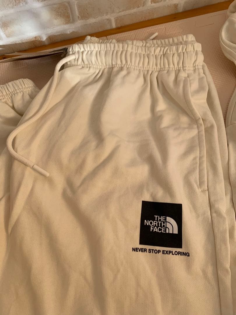 【海外限定1セット】ノースフェイススエットセットアップ