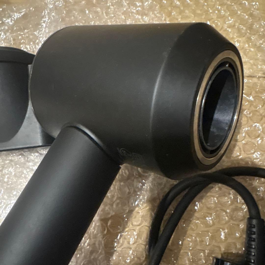 ダイソンドライヤー　ブラック