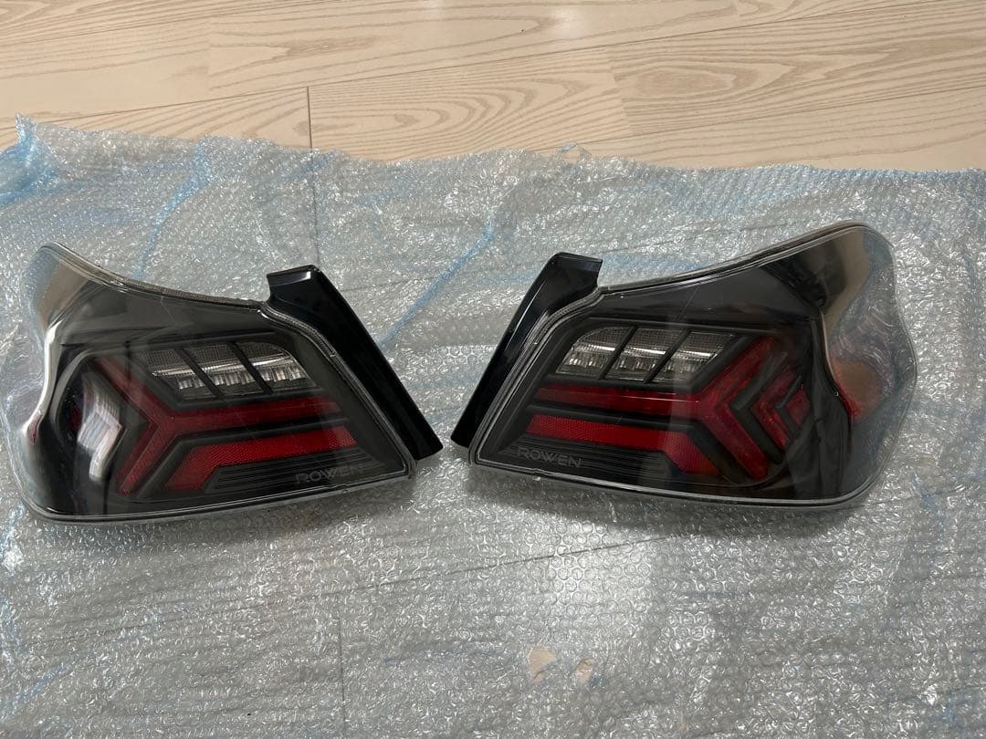 ROWEN LEDテールライト 2個セット ブラック/レッド