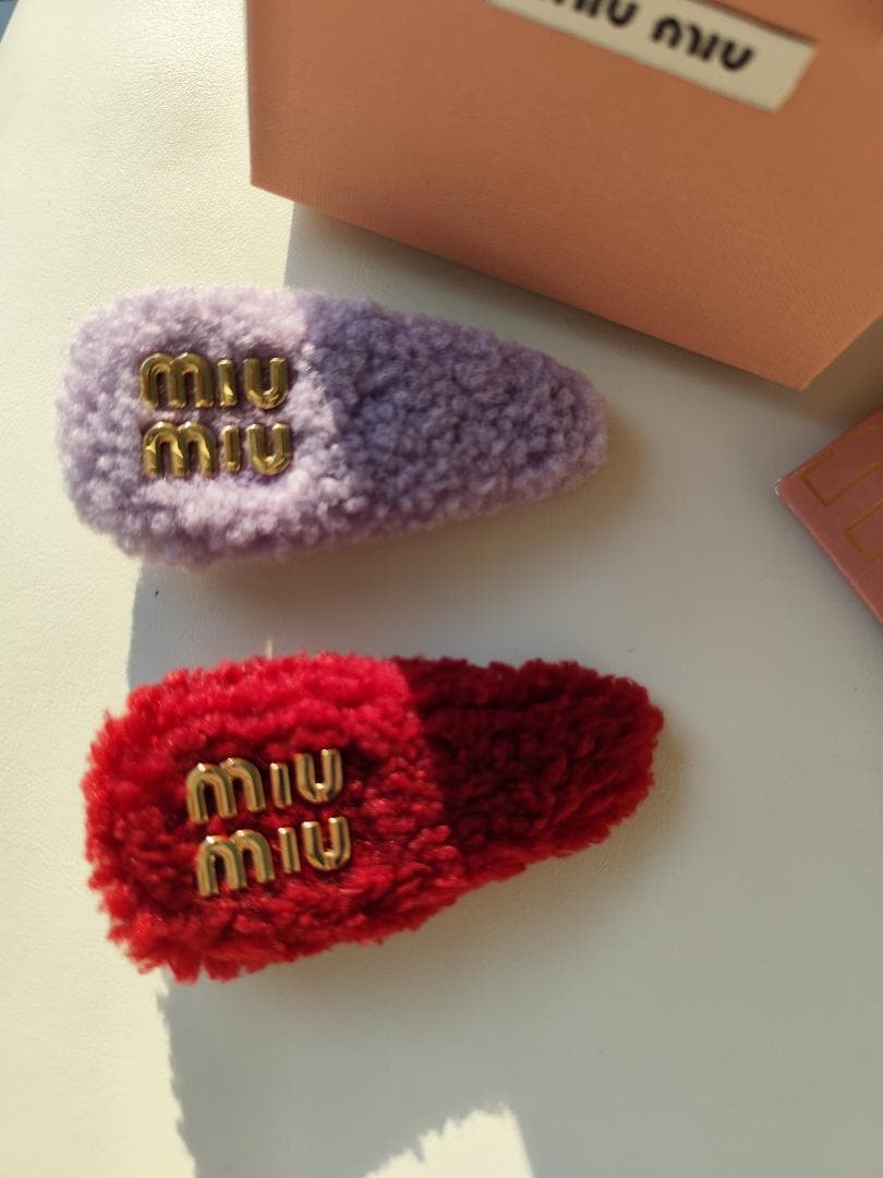 MIUMIU ファー素材 ヘアピン 2個セット 紫 赤