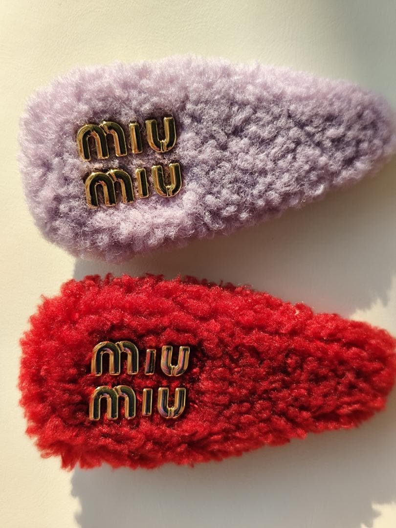 MIUMIU ファー素材 ヘアピン 2個セット 紫 赤