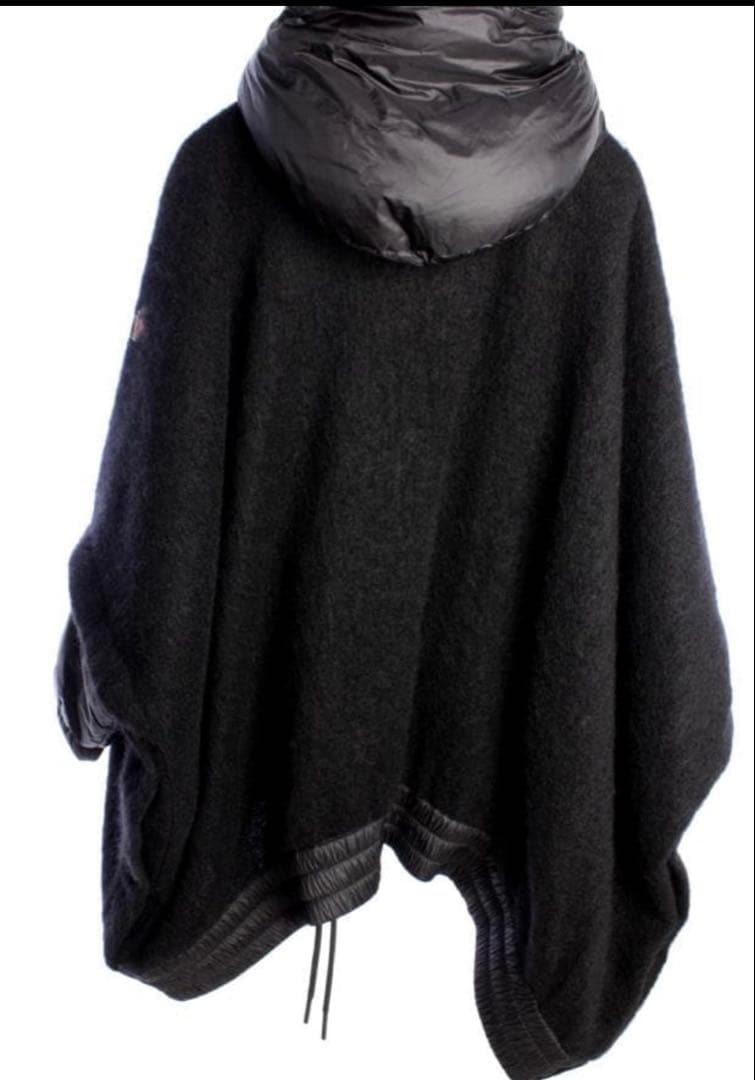 MONCLERポンチョ　コート