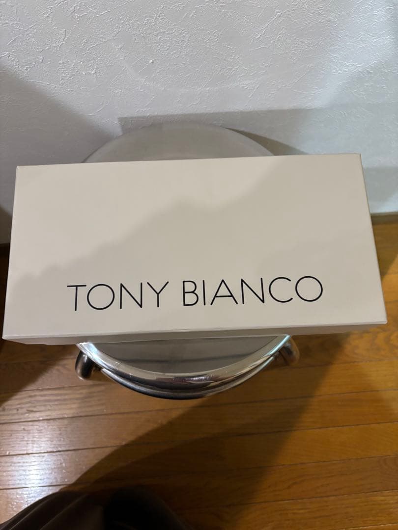 新品未使用　トニービアンコ　スタッズ　ベルテッド　MIAMI