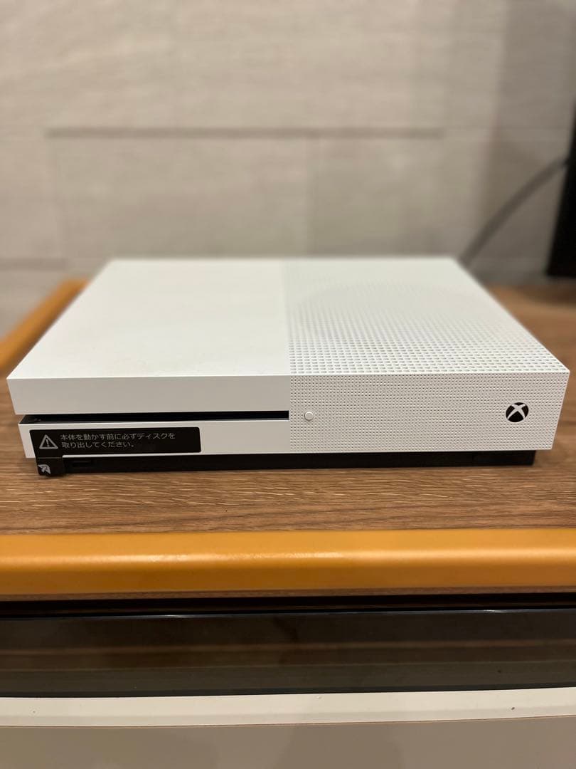 XBOX ONE S本体