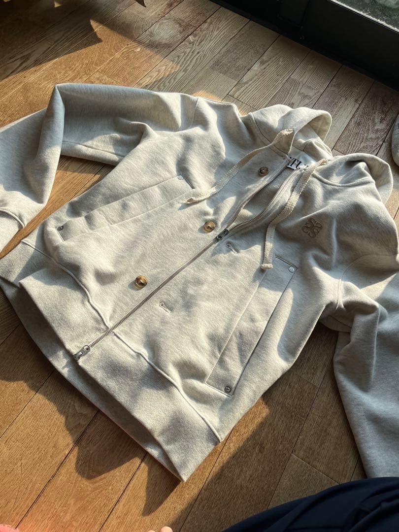 SATUR ジップパーカー