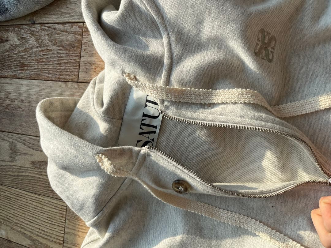 SATUR ジップパーカー