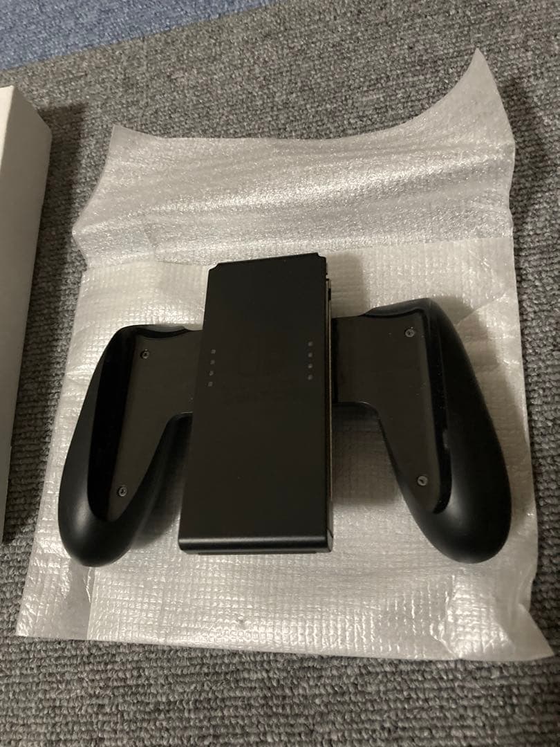 ニンテンドースイッチ　グレー本体　ジョイコン修理キット　キャリーケース付