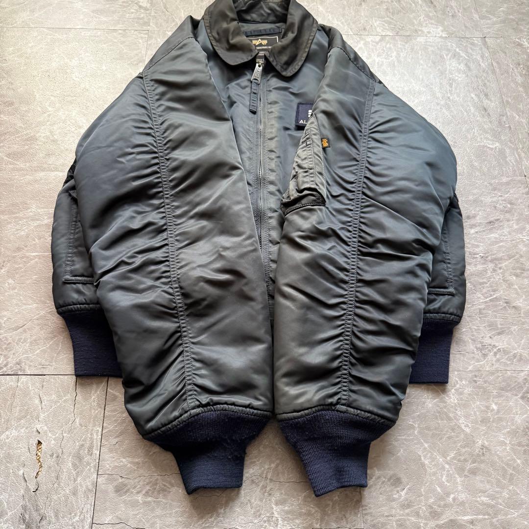 ALPHA INDUSTRIES フライトジャケット　ミリタリー　中綿入り