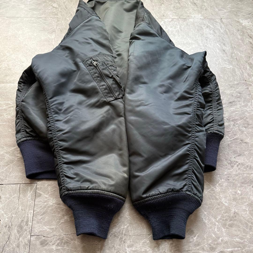 ALPHA INDUSTRIES フライトジャケット　ミリタリー　中綿入り