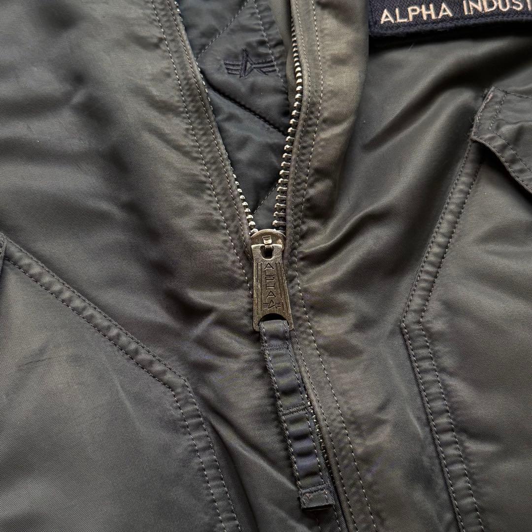 ALPHA INDUSTRIES フライトジャケット　ミリタリー　中綿入り