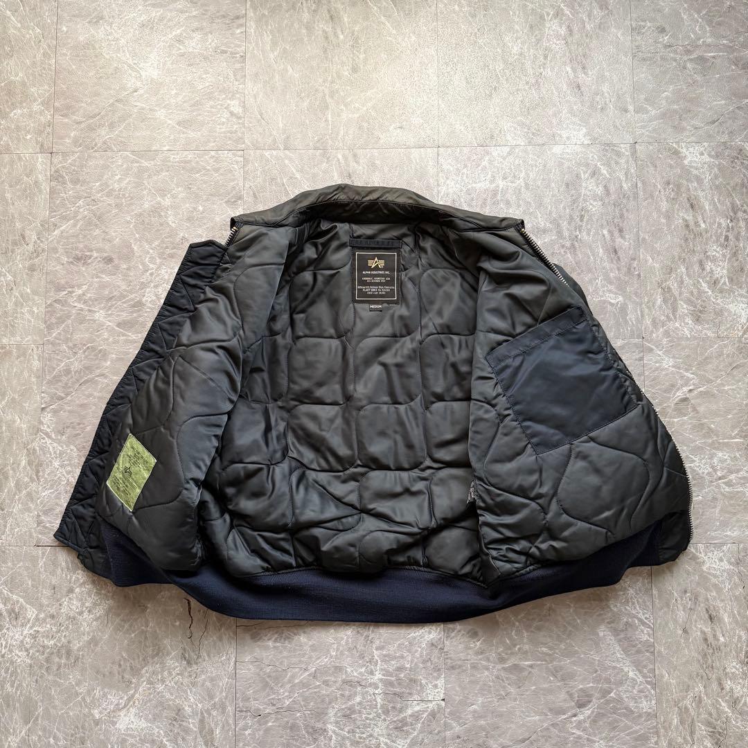 ALPHA INDUSTRIES フライトジャケット　ミリタリー　中綿入り