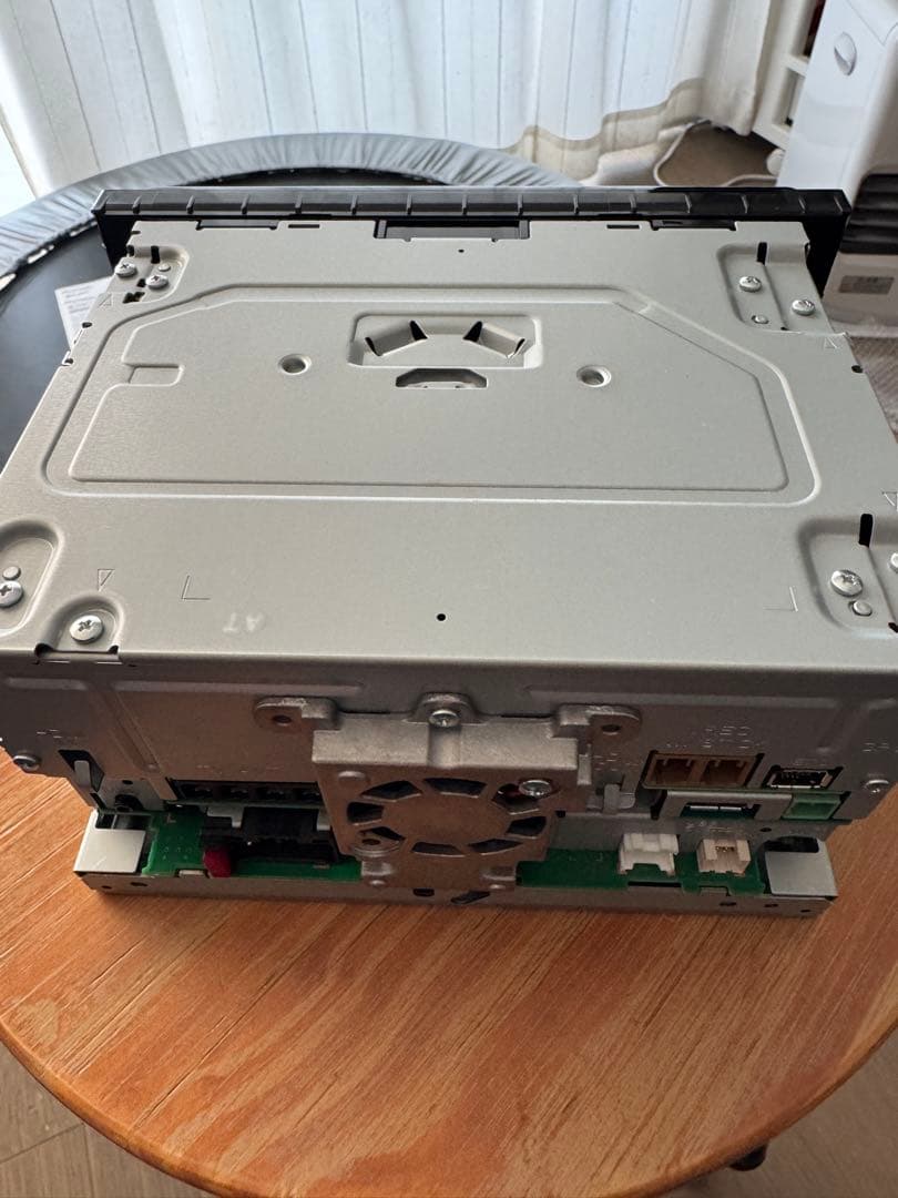 【最新機種】　カーナビ　カロッツエリア　楽ナビ　AVIC-RW722