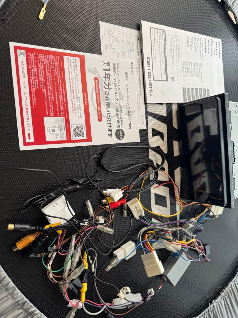 【最新機種】　カーナビ　カロッツエリア　楽ナビ　AVIC-RW722