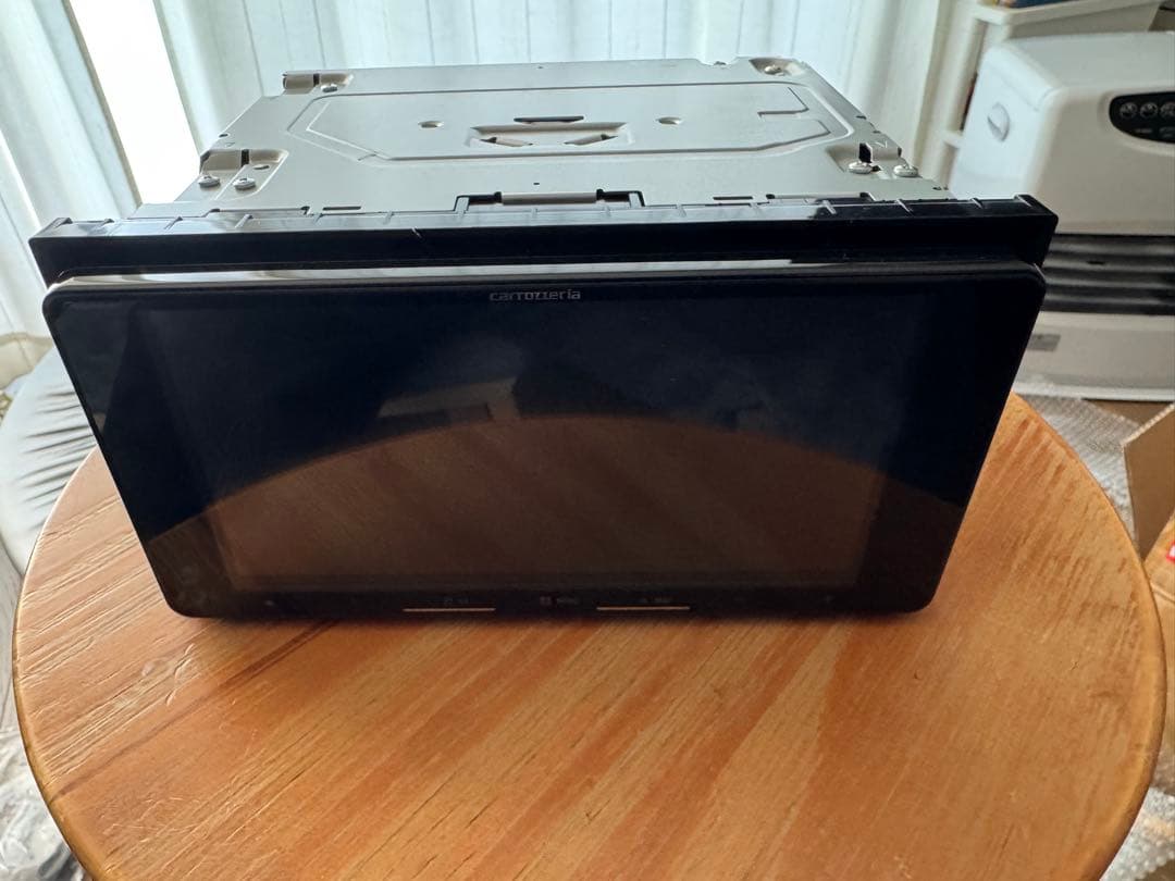 【最新機種】　カーナビ　カロッツエリア　楽ナビ　AVIC-RW722