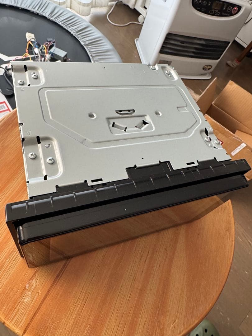 【最新機種】　カーナビ　カロッツエリア　楽ナビ　AVIC-RW722