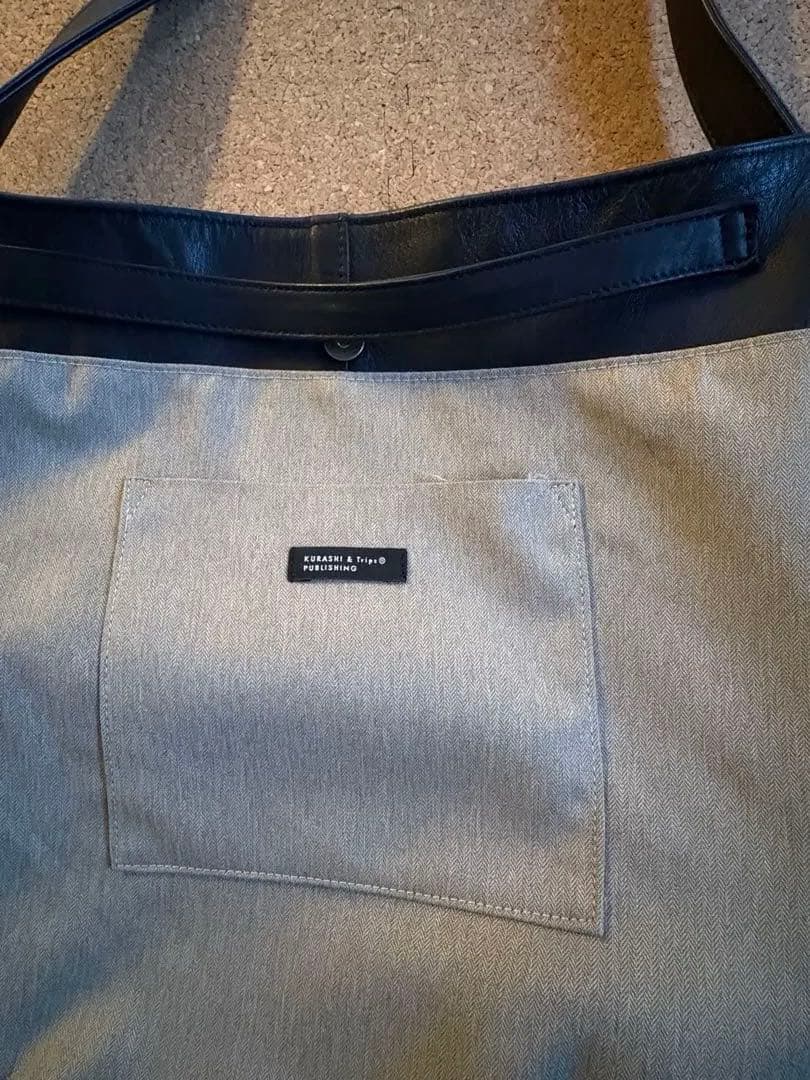 北欧暮らしの道具店　撥水のレザーショルダーバッグ　黒