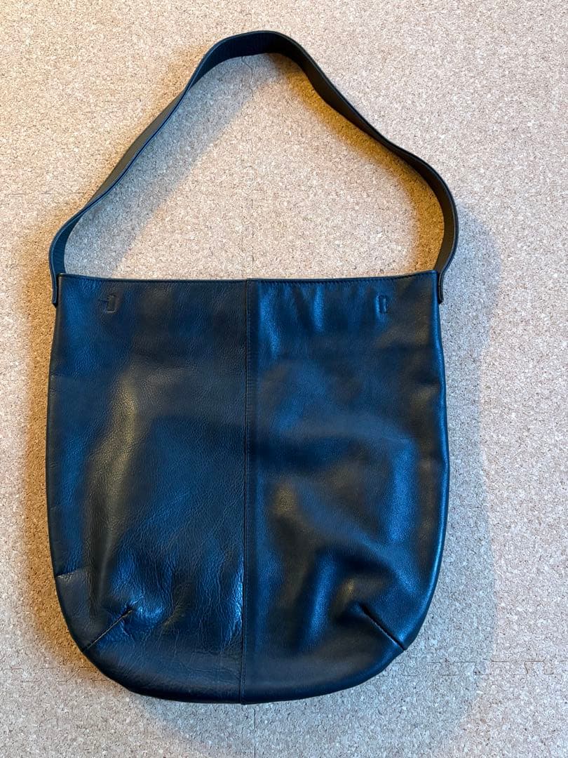 北欧暮らしの道具店　撥水のレザーショルダーバッグ　黒