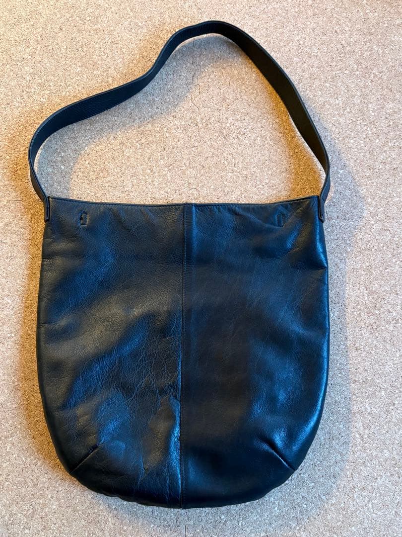 北欧暮らしの道具店　撥水のレザーショルダーバッグ　黒