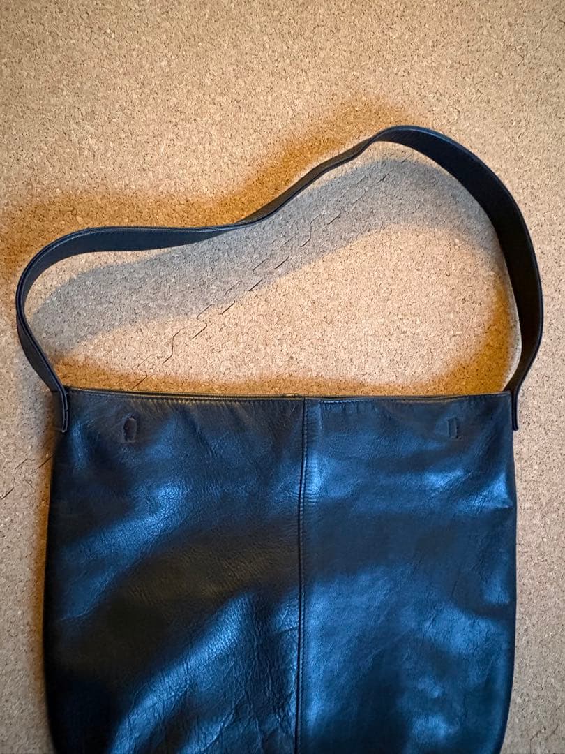 北欧暮らしの道具店　撥水のレザーショルダーバッグ　黒