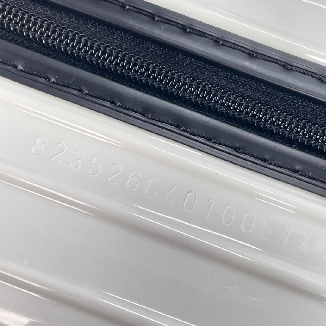 美品✨RIMOWA エッセンシャル ライト キャビン 白 31L 4輪 機内持込